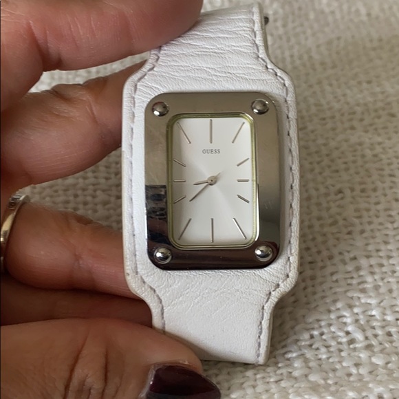 GUESS WATCH - Picture 2 of 2